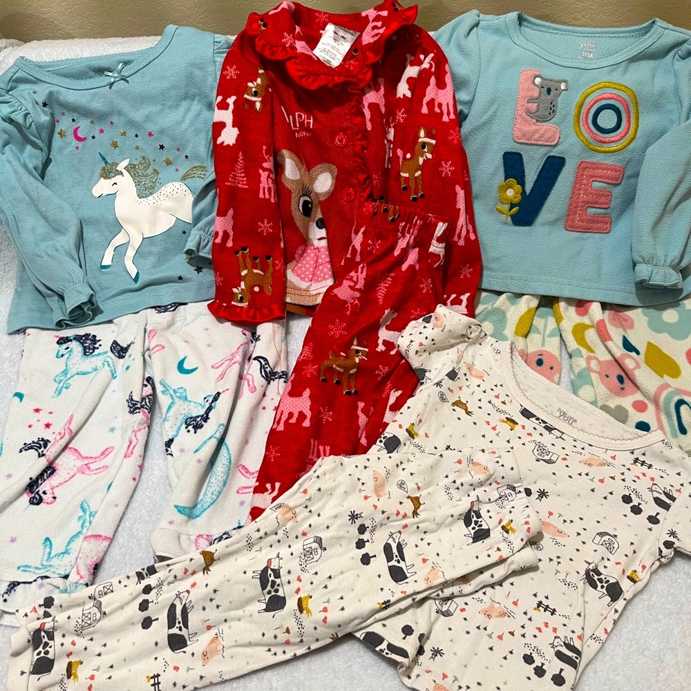 GUC girls Carter’s pajama bundle